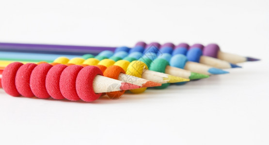 彩虹颜色的铅笔图片