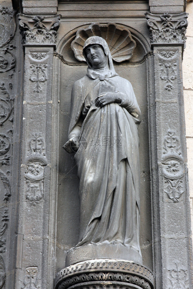 门户网站圣地精神巴黎尤斯塔什教堂南入口处的雕像图片