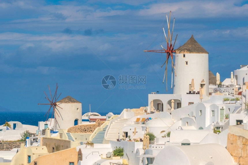 费拉吸引力希腊圣托里尼岛奥亚镇城市景观风车图片