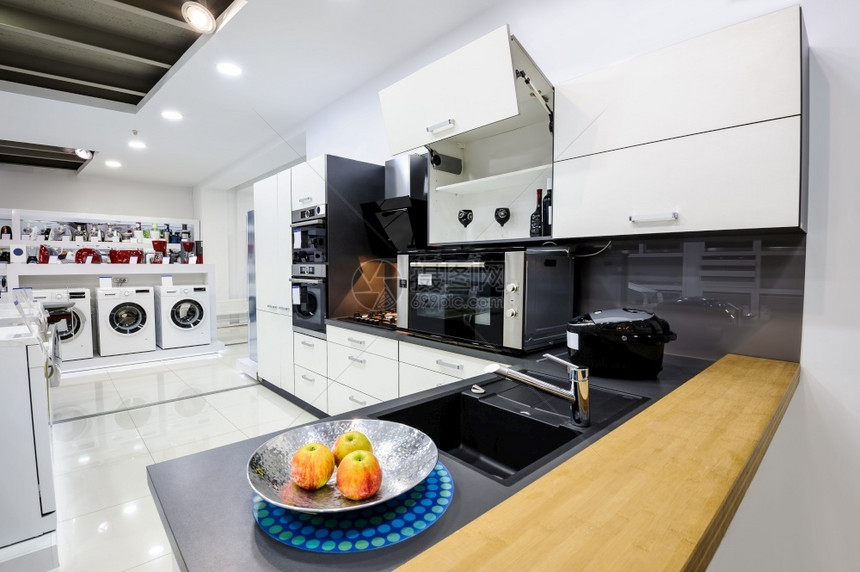 现代豪华hitek黑白厨房内饰干净的设计现代厨房干净的室内设计水果机器炊具图片