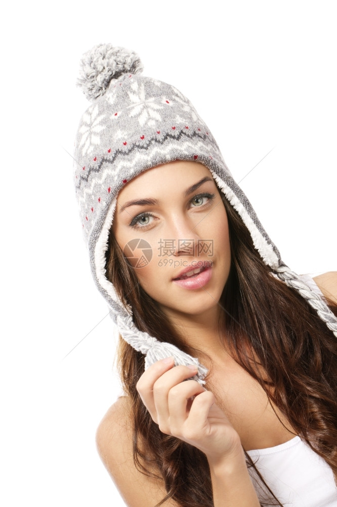 凉爽的身着冬冠美丽黑发女人身着白色背景的冬天帽身着白色背景的冬季帽子时髦寒冷图片