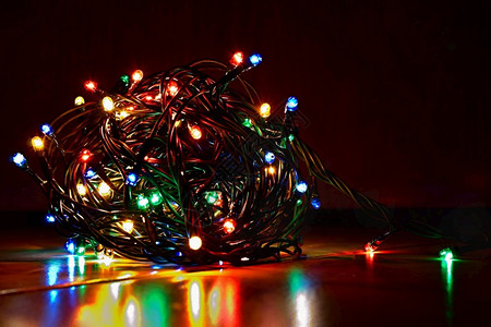 插图圣诞树彩色灯光的圣诞节背景xmas纹理辉光卡片图片