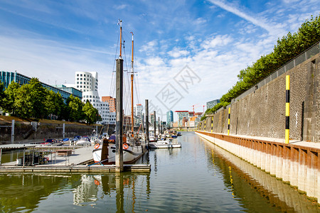 港口状态德国杜塞尔多夫港城市景观图片