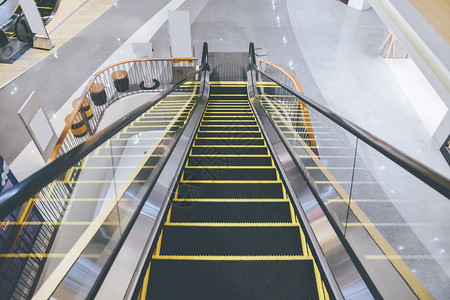 自动扶梯在超市飞机场楼梯活动图片