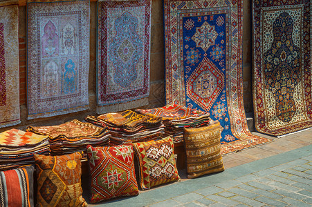 枕头城市的镇在土耳其旧安塔利亚手工制作的地毯品图片