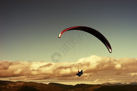 在天空instagram背景中的风筝传单高清背景中的风筝传单男人戏剧富有的背景图片