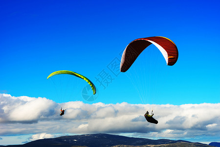 作品墙纸天空背景中的风筝传单高清天空背景中的风筝传单目图片