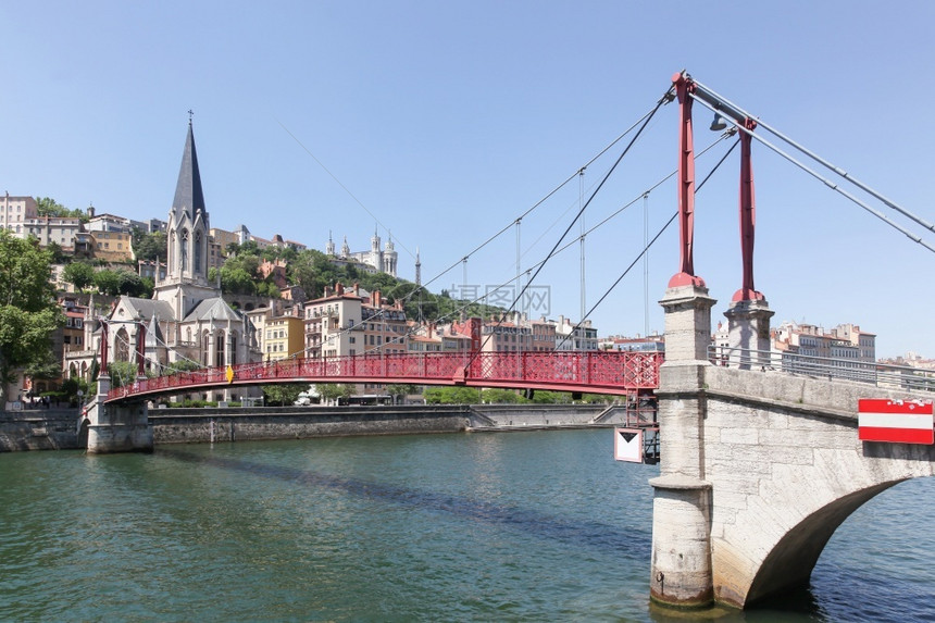 地标镇大教堂法国里昂市与萨河的景象图片
