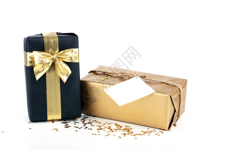 季节神奇带空白卡的黄金和黑色圣诞礼物盒装饰风格图片