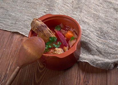 食物红菜头腹部带有猪肚子的东欧甜菜汤图片