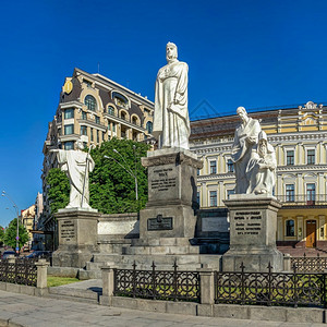 城市景观乌克兰基辅0712乌克兰基辅外交部附近的奥尔加公主纪念碑在一个阳光明媚的夏日早晨乌克兰基辅奥尔加公主纪念碑旅行背景图片