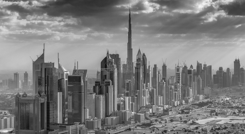直升机上的迪拜城市天际线日落时的鸟瞰图背光阿拉伯联合酋长国黄昏团结的光线图片