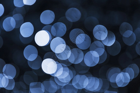 比利茨基充满活力的圆圈夜晚重点明亮的蓝布基黑背景设计图片