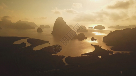 泰国攀牙府SamedNangChee观景点的攀牙湾美亚洲日落夏天图片