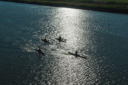 活动皮艇河上独木舟竞赛的轮光片比图片