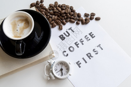 带有时钟的咖啡头一条报价动机打印手写的图片