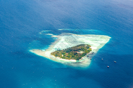超过多于翅膀从飞机上查看马尔代夫环礁度假胜地图片