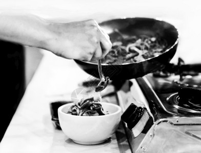 厨师准备食物饭厨房师烹饪餐盘装饰缝纫可口服务男图片