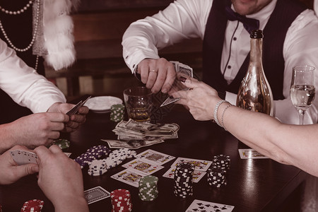 游戏筹码素材运气葡萄酒威士忌地下赌场注和芯片的关闭背景