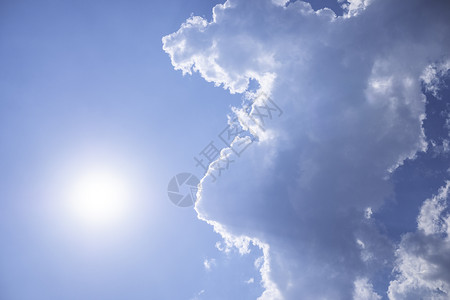 臭氧场景清除美丽的蓝色天空有白云和太阳光背景抽象摘要图片