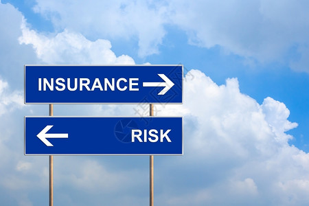 蓝天空色路标的保险和风金融的商业家背景图片