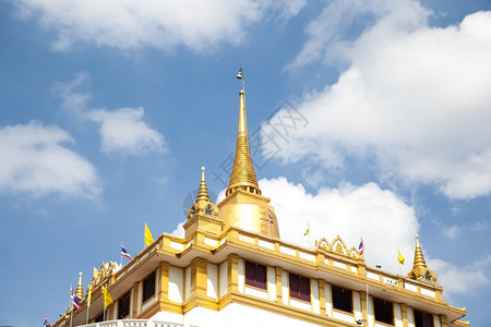 祈祷泰国顶峰景点的寺庙中塔台白天阳光明媚吴哥建造图片