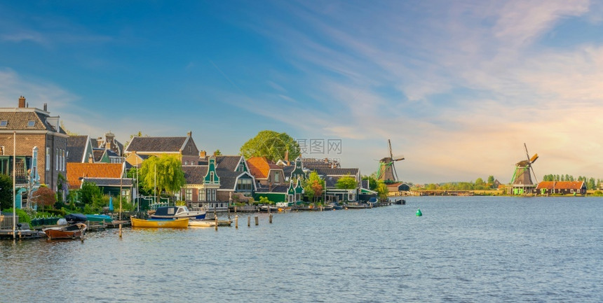 传统的暮农村荷兰阿姆斯特丹日落时荷兰阿姆斯特丹传统古老村庄风车达屈图片