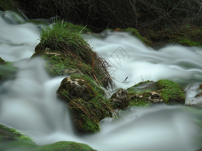 宁静西班牙昆卡Cuervo河源地貌景观水树木图片