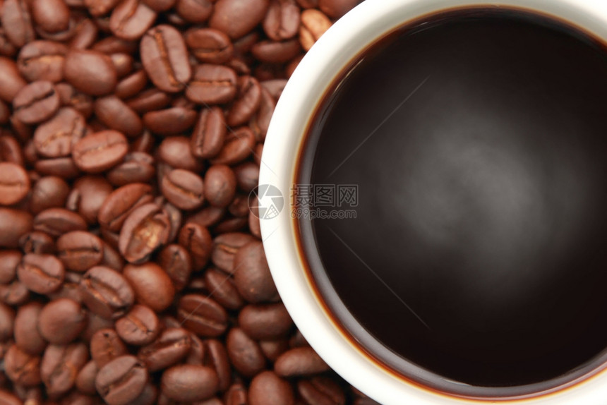 早晨茶杯热咖啡背景中含豆杯子包图片