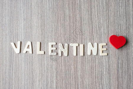 艺术婚姻人们VALENTINE单字木母表背景浪漫和爱情概念上红心形状图片
