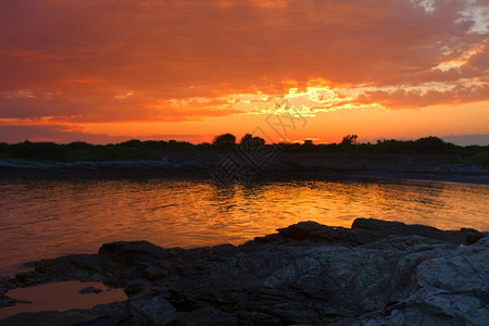 海上落日夕阳美景背景图片