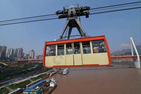 旅行重庆市的长江上线路景象天空河边背景图片