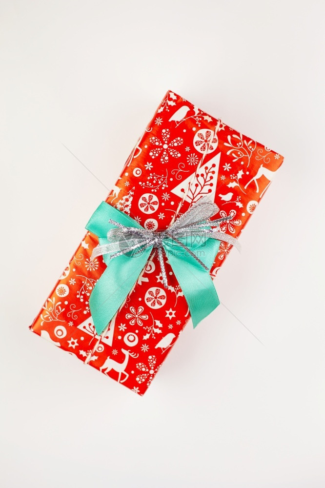 精美包装新年礼物隔离在白色背景上节日新年心情特写精美包装新年礼物心情特写季节递送盒图片