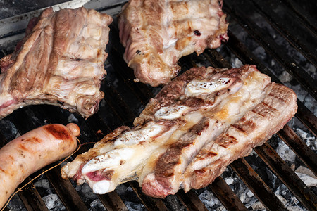 排骨动物烤肉和猪排牛creollo香肠营养图片