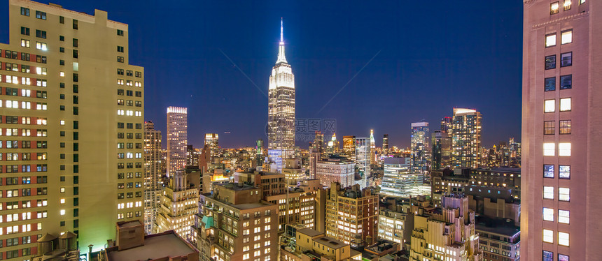 地标办公室从纽约市屋顶对曼哈顿中城天线的日落空中观察地平线图片