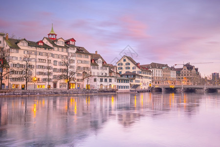 城央小叠墅天际线当地的瑞士苏黎世市中心城景象日落时瑞士苏黎世市中心央背景