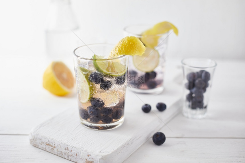 夏季新鲜蓝莓柠檬水鸡尾酒汽健康果汁图片