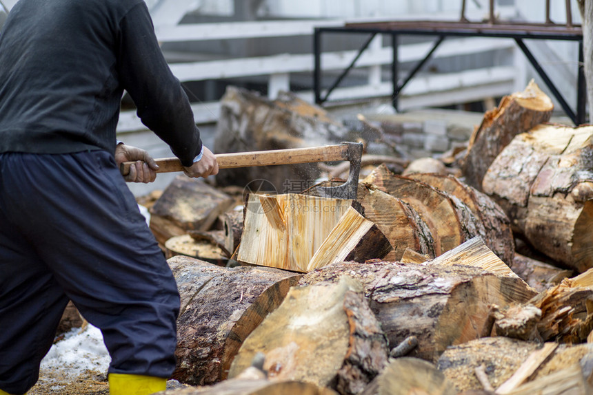 木材土耳其用砍断木柴的匠工艺潮人图片