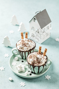 玛奇朵热巧克力节甜点加奶油或冰淇淋温暖的美食图片