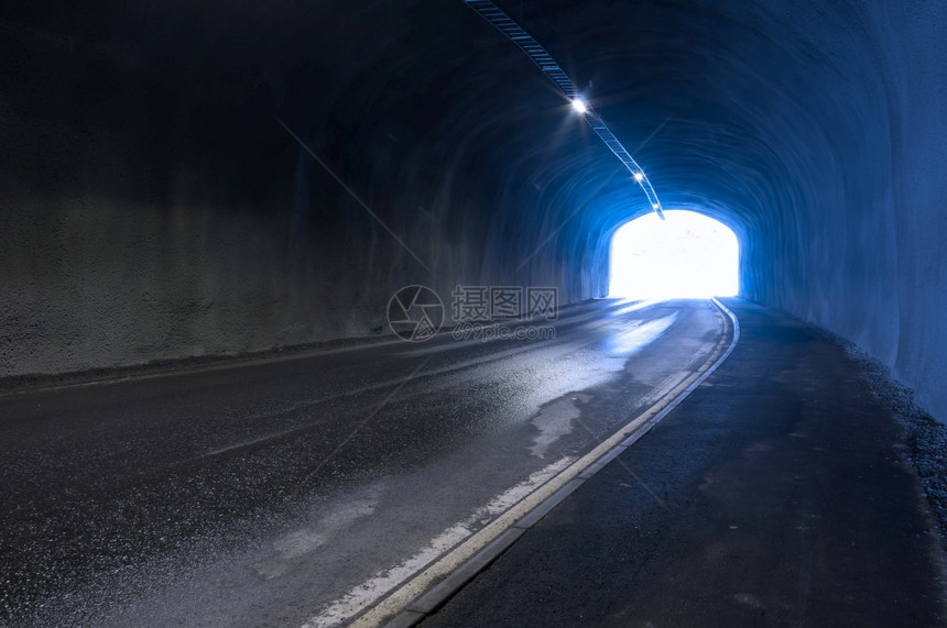 快速地精神建筑学挪威山洞隧道内的路挪威公隧道内的图片
