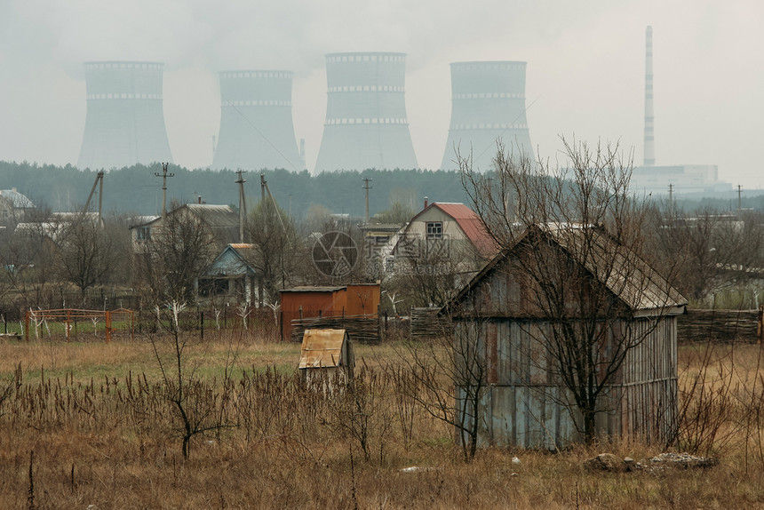Kuznetsovsk核电厂乌克兰和邻近村庄户外抽烟污染图片