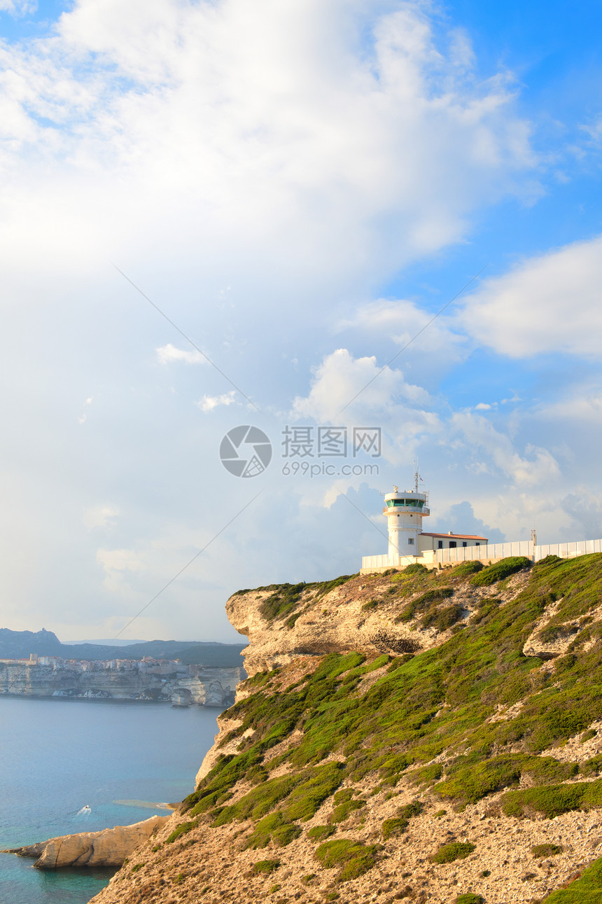 法国历史堡垒Bonifacio附近Corsica岛海岸气象站图片