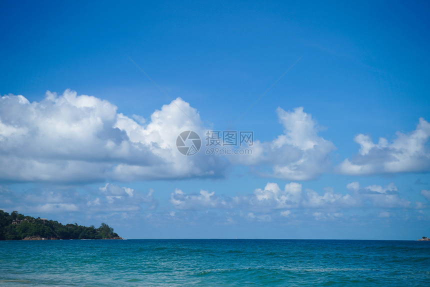 清除蓝色天空和海面背景风貌滩自然图片