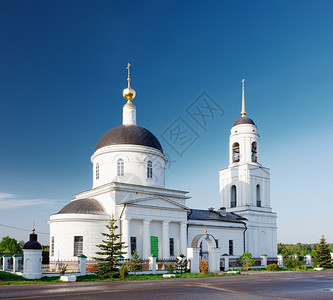 俄罗斯Radonezh村的白正东教堂建造圆顶国民图片