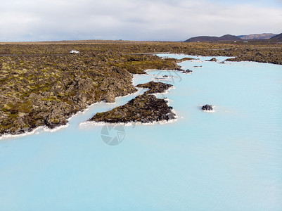 泻湖苔藓位于冰岛雷克雅未的主要旅游景点之一的蓝环礁湖温泉热的图片
