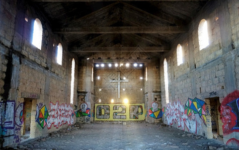 利普拉村被遗弃的教堂崇拜毁了地标图片
