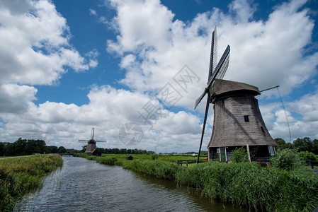 荷兰风车夏天有阴云的空文化自然技术图片