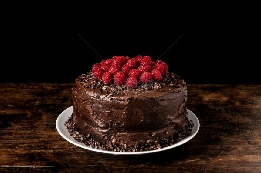 天糕点正面前视图美味的巧克力蛋糕概念Name图片