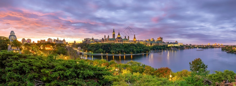 暮运河加拿大安略省渥太华日落市加拿大渥太华议会山丘加拿大人图片