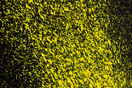气雾剂黑色金属表面抽象背景纹理上的黄色喷雾漆溅斑点图片